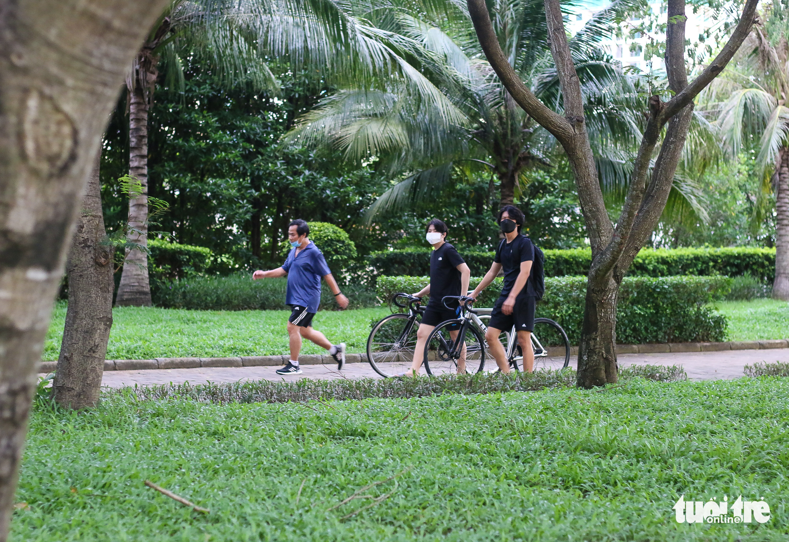 People enjoy outdoor exercise in Ho Chi Minh City’s low-risk district
