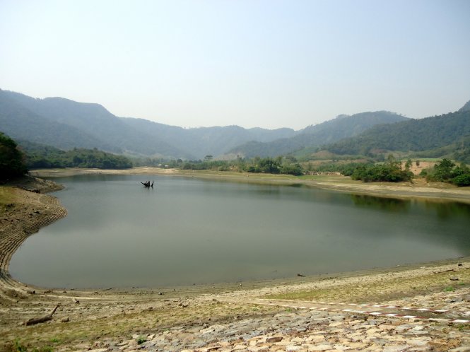 Two children drown while collecting scrap from lake in south-central Vietnam