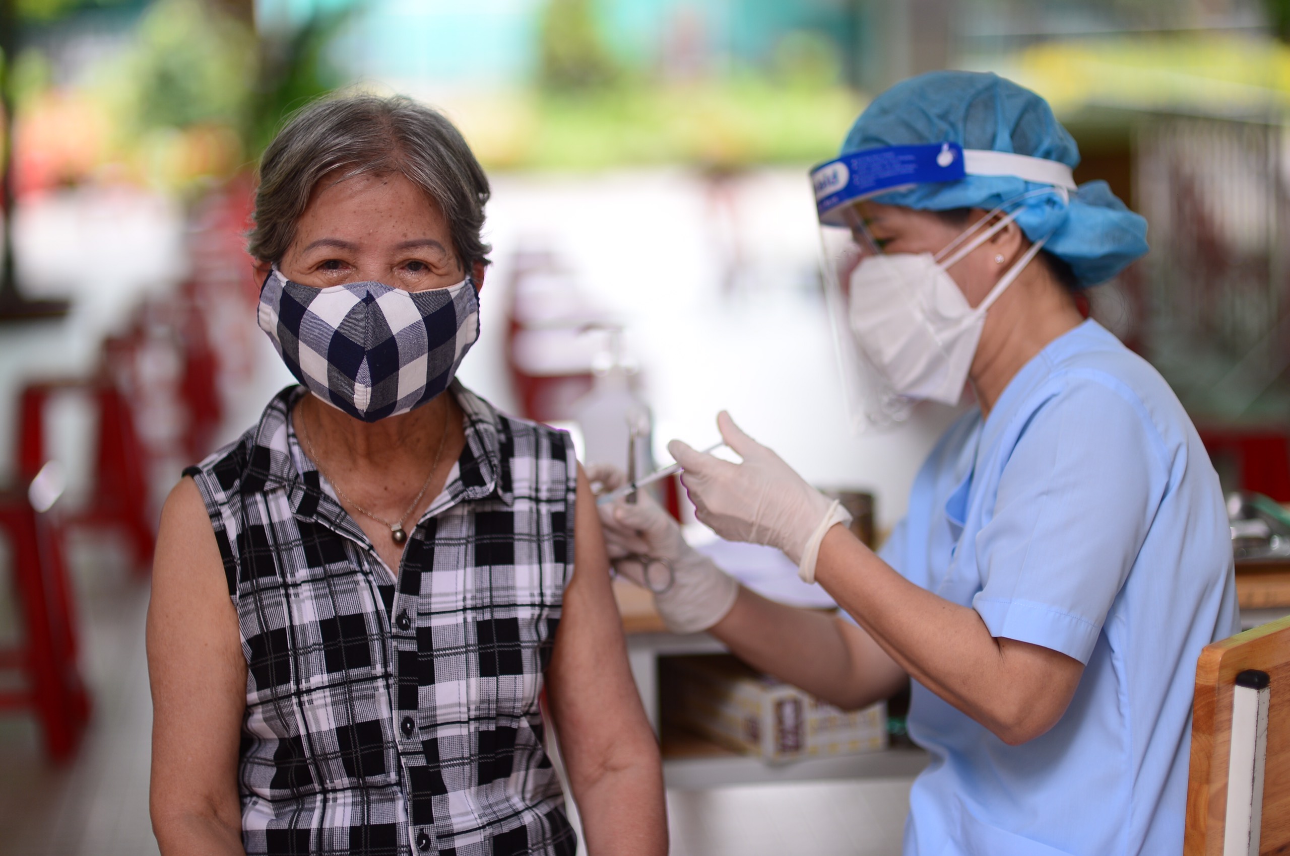 400,000 additional AstraZeneca vaccine doses arrive in Ho Chi Minh City from Japan