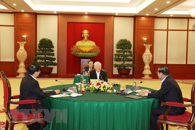 Top Vietnamese, Cambodian, Lao leaders discuss cooperation orientations at Hanoi meeting