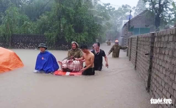 Flood kills 1 person, swamps nearly 3,400 houses in north-central Vietnam