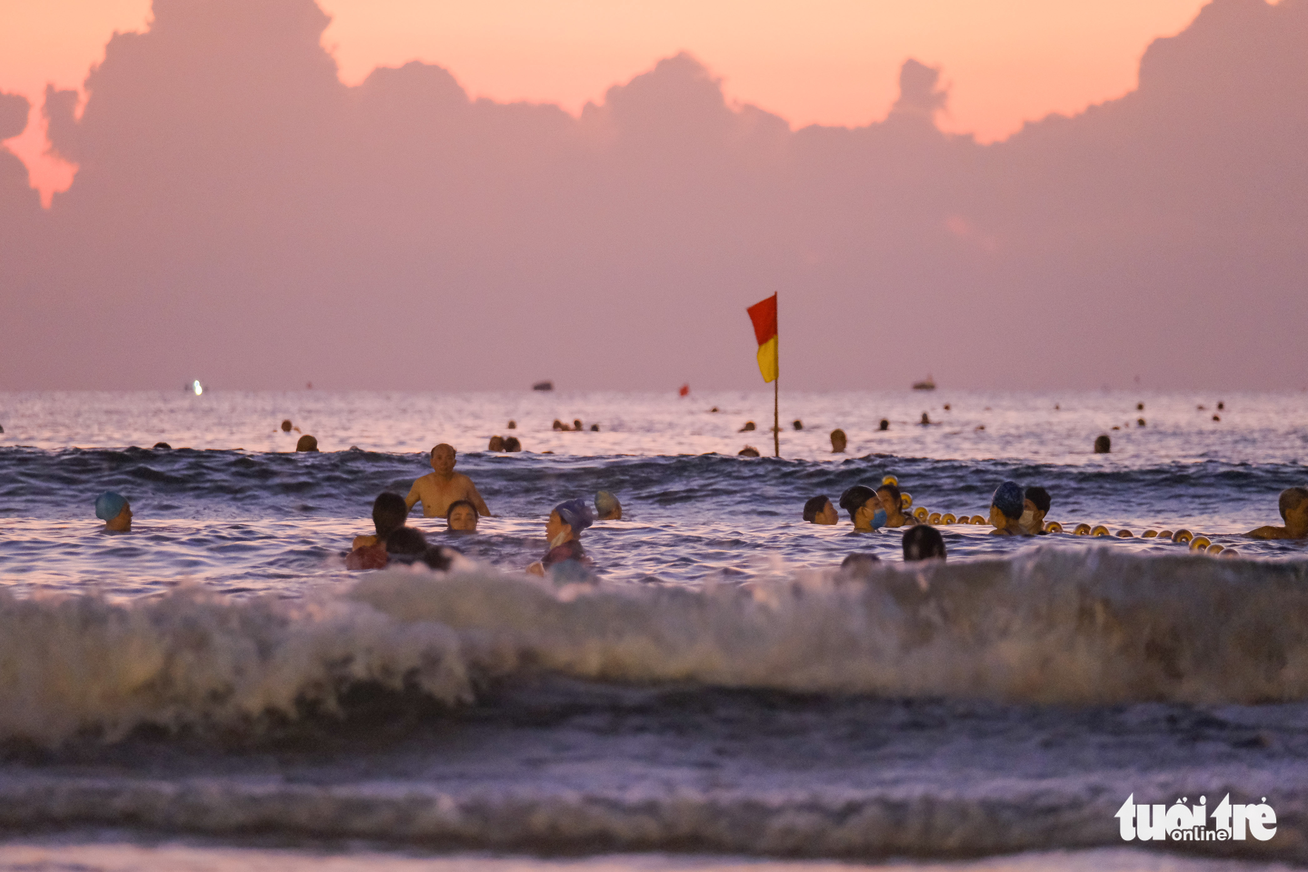 Residents rejoice as Da Nang allows swimming at local beaches