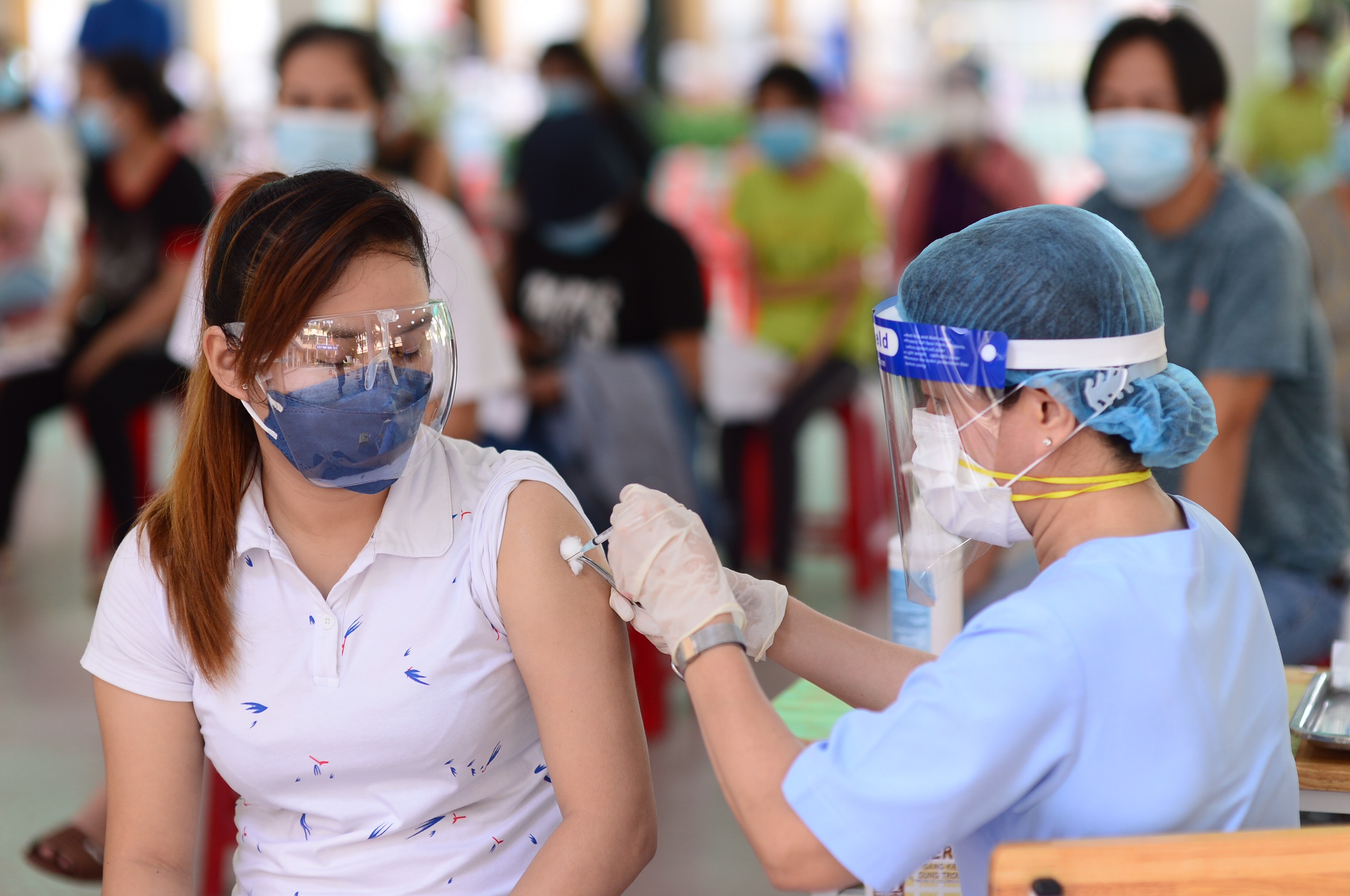 Vietnam confirms 5,383 new COVID-19 cases, 27,683 recoveries