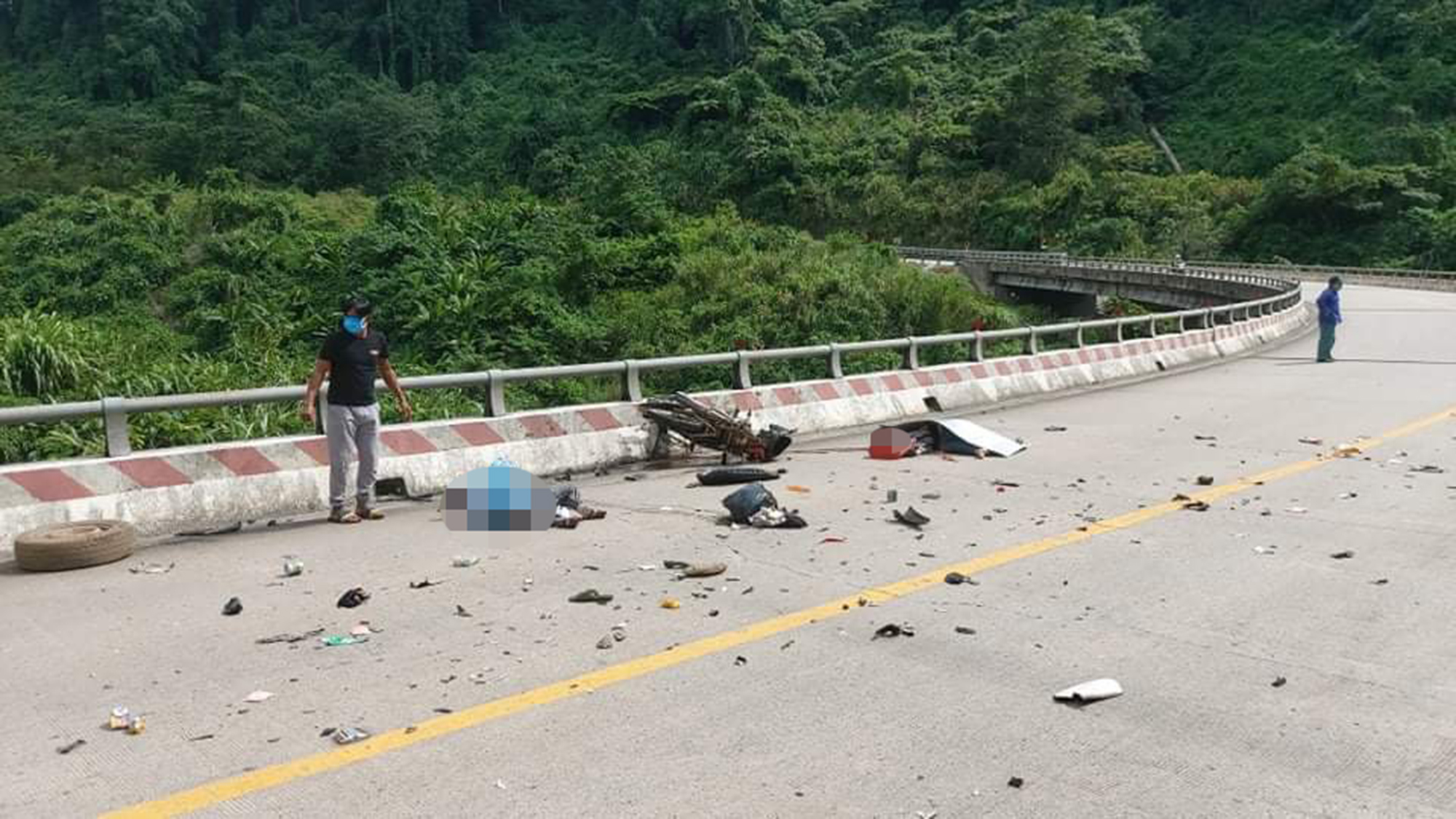 Collision kills woman, son on way to hometown in central Vietnam