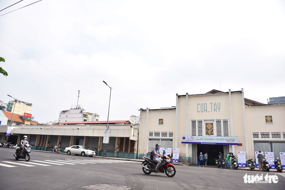 Ho Chi Minh City’s iconic Ben Thanh Market reopens amid relaxed COVID-19 restrictions