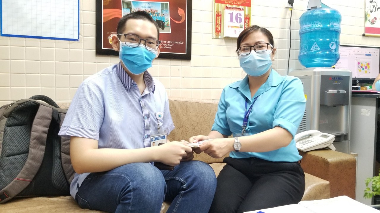 Vietnamese student donates scholarship to needy hospital patients for past 9 years