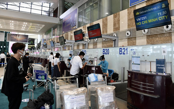 Vietnam has bumpy first day of domestic flight resumption due to storm, quarantine regulations