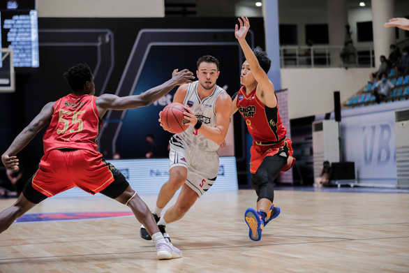 Thang Long Warriors hand first defeat to champions Saigon Heat in Vietnam’s pro basketball league