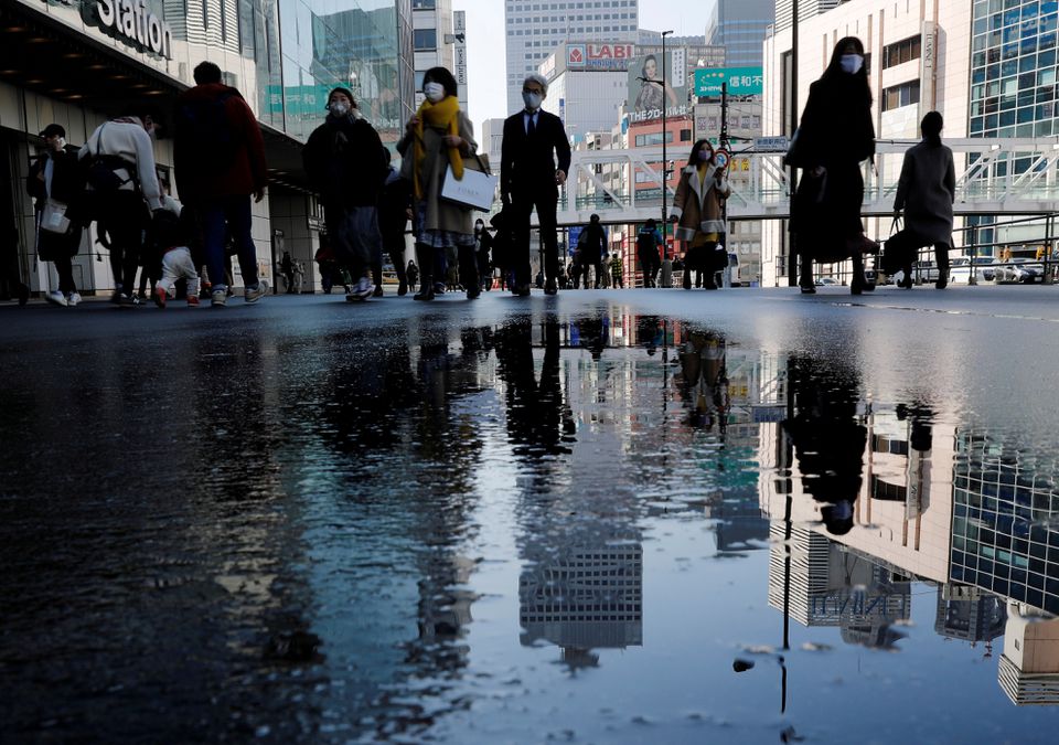 Japan's economy contracts for first time in 2 quarters