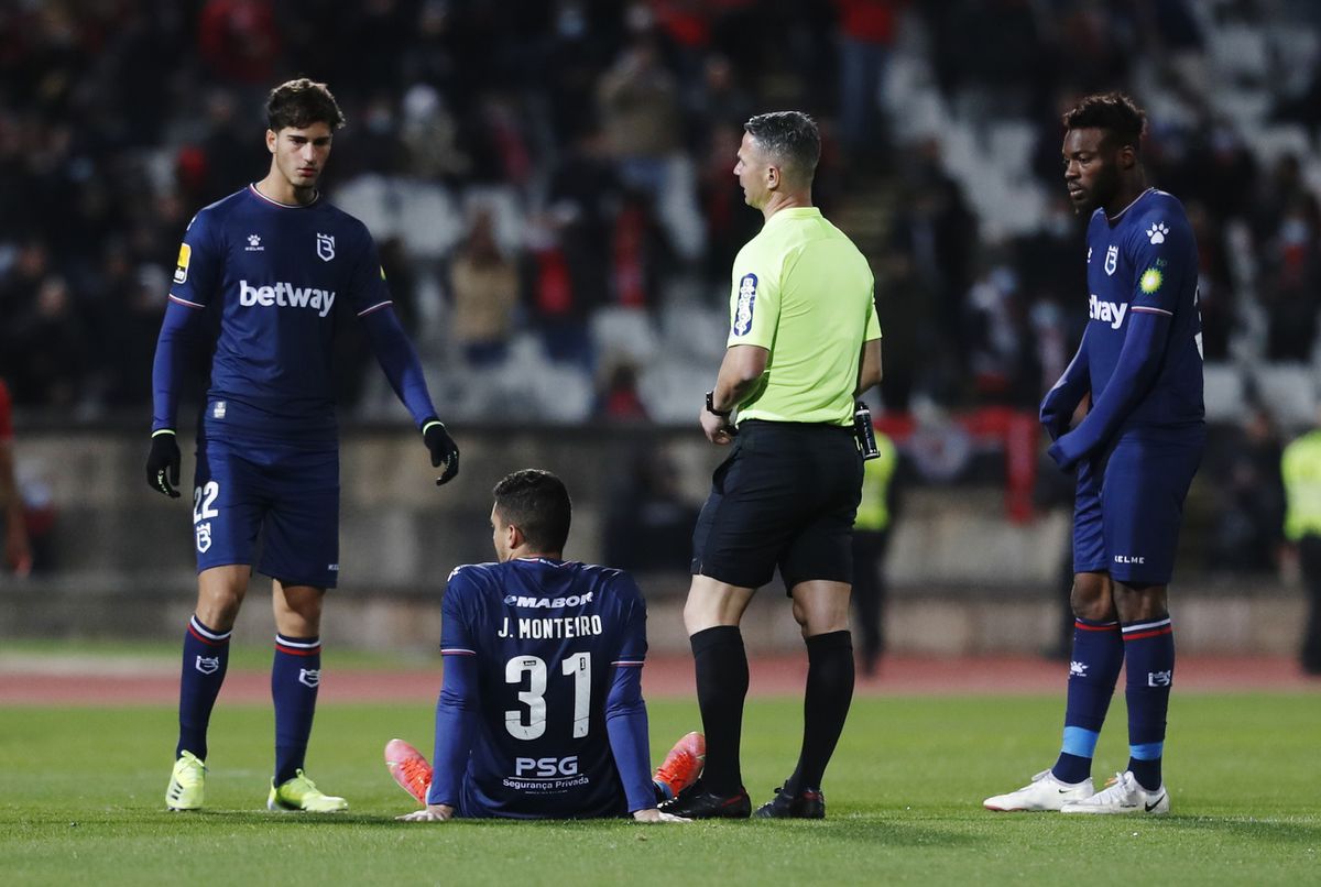 Benfica match abandoned after COVID-hit opponents left with six players