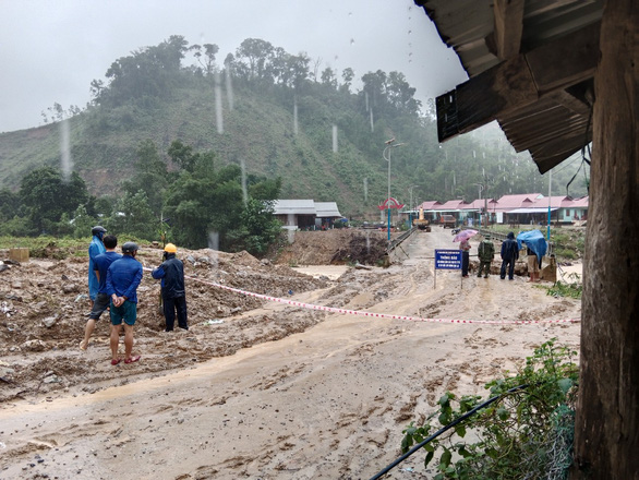 Floods, landslides ravage central Vietnam