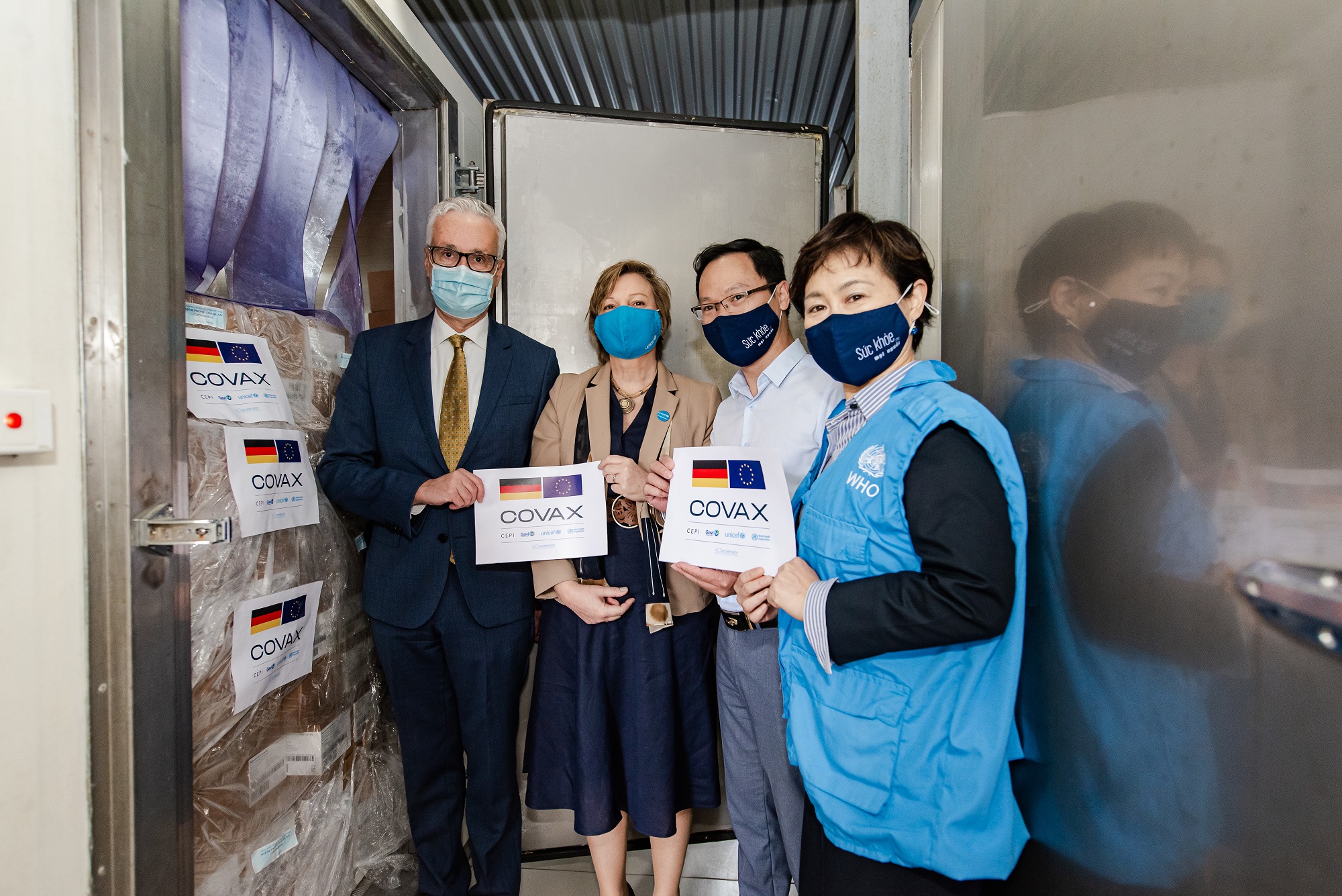 Germany hands over donation of 2,558,000 Moderna COVID-19 vaccine doses to Vietnam