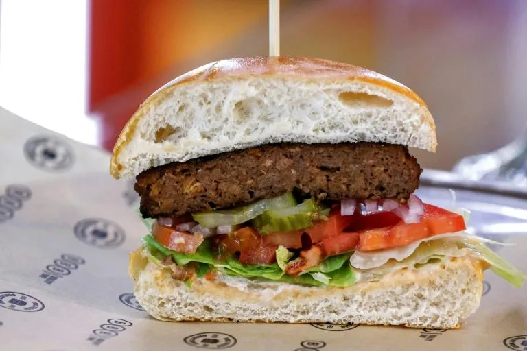 'Robot chef' cooks up veggie burgers at Israel restaurant