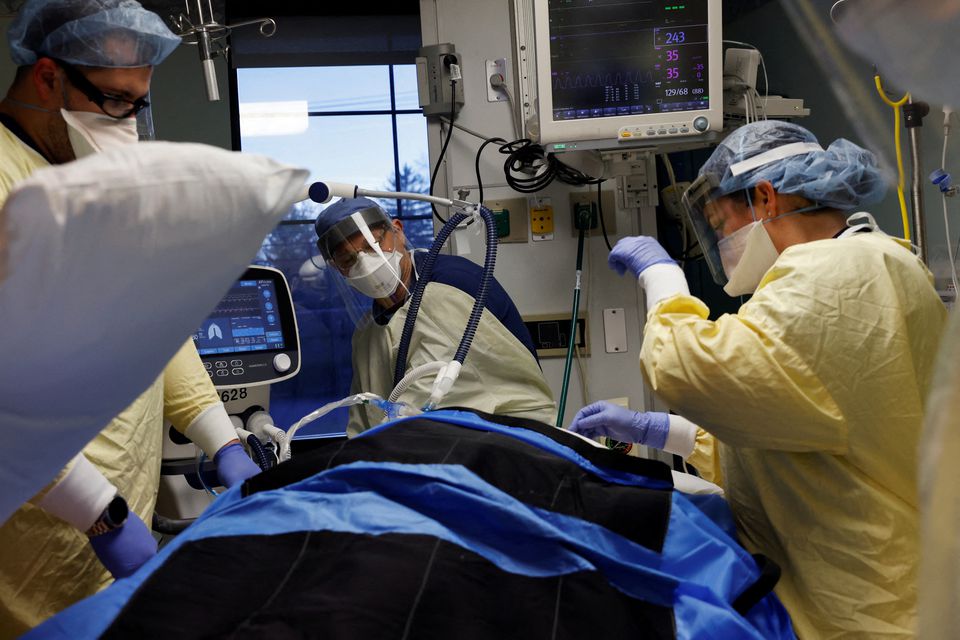 Omicron surge pushes U.S. COVID hospitalizations toward record high