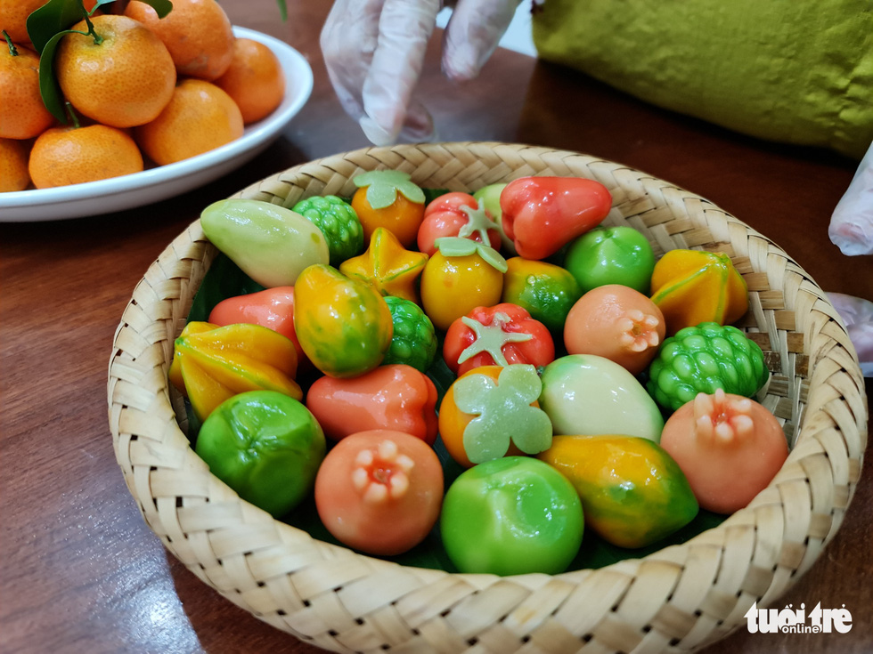 Check out this Vietnamese fruit-shaped mung bean cake that you don't have the heart to eat