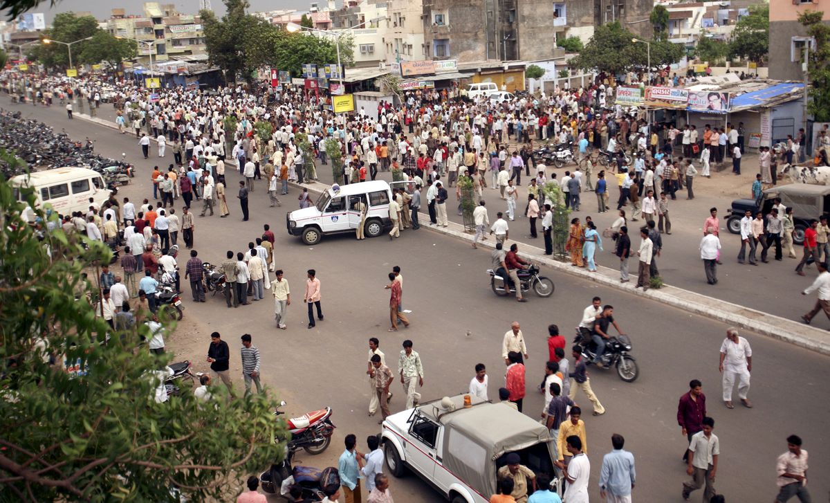 Indian court orders death for 38 for deadly 2008 serial bomb blasts