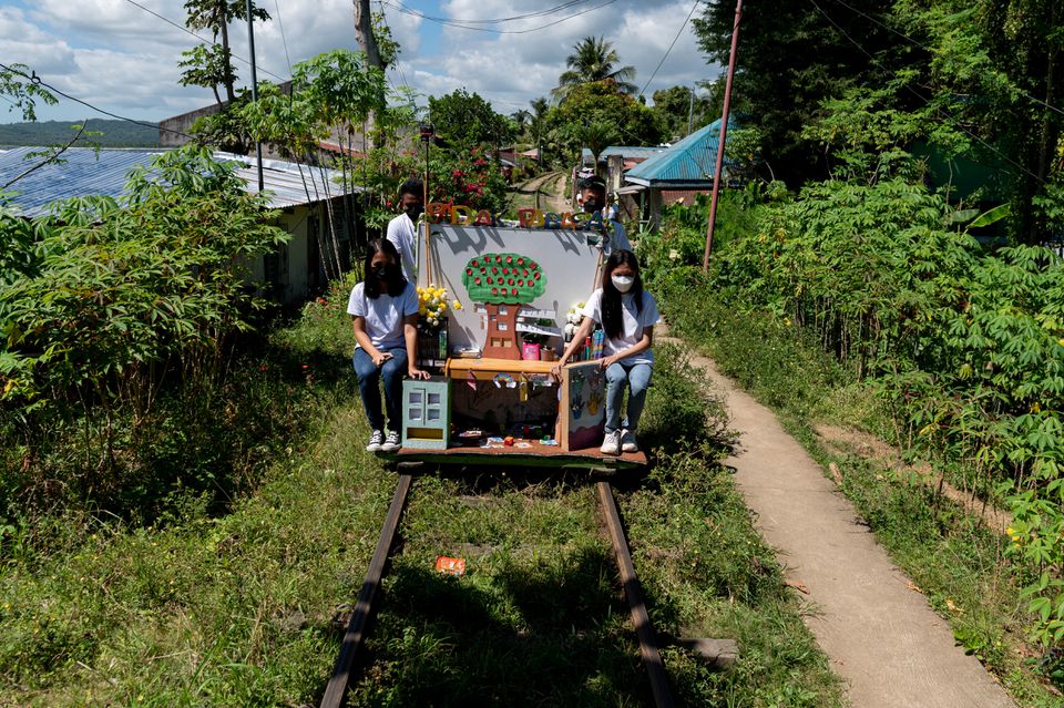 Trolley school helps Philippine children keep studies on track