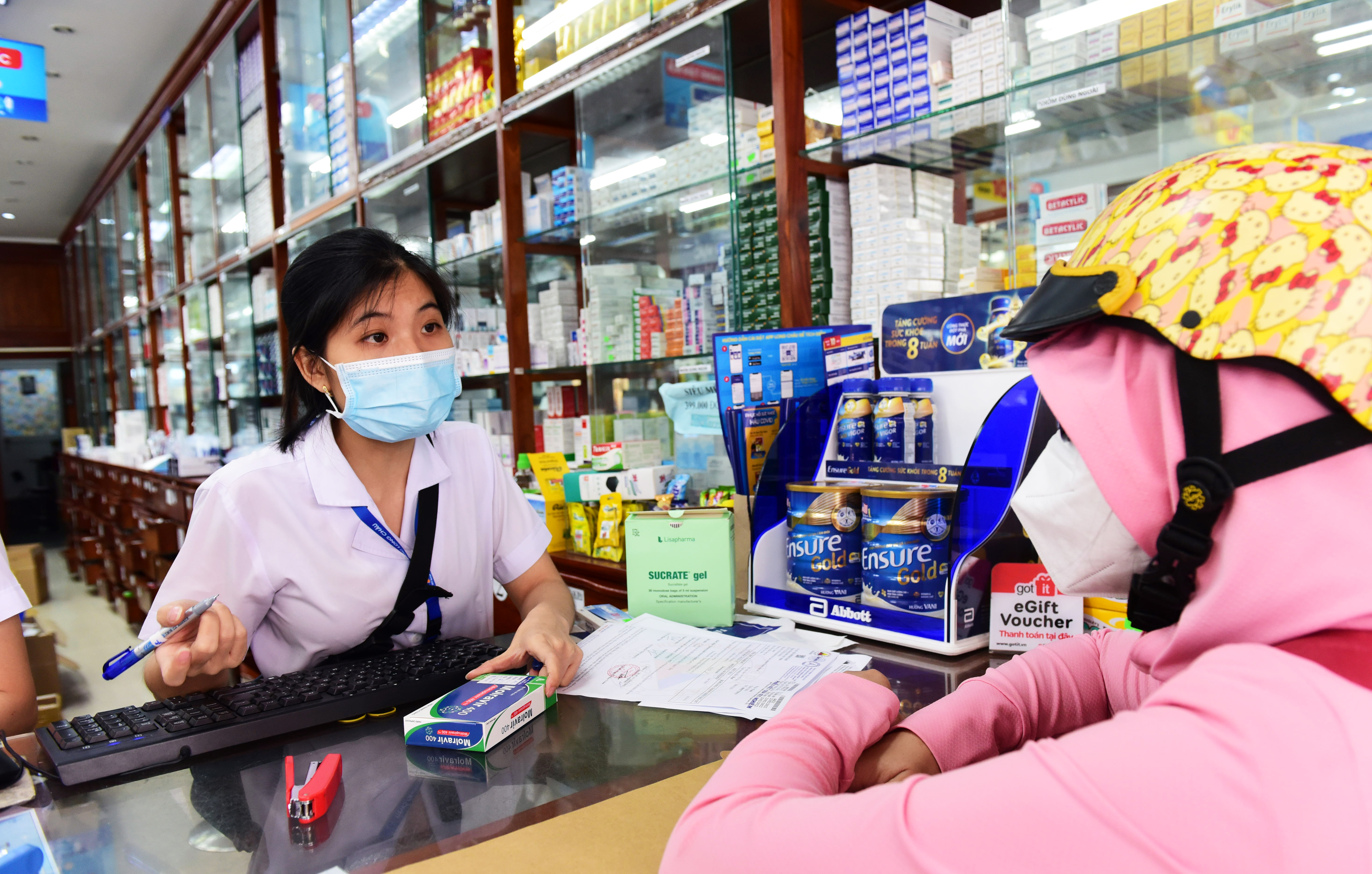 Ho Chi Minh City pharmacies begin selling COVID-19 antivirals