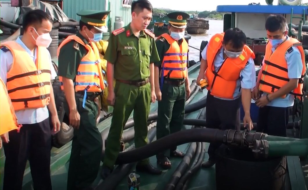 Police discover 500 tonnes of oil of unknown origin in Ho Chi Minh City