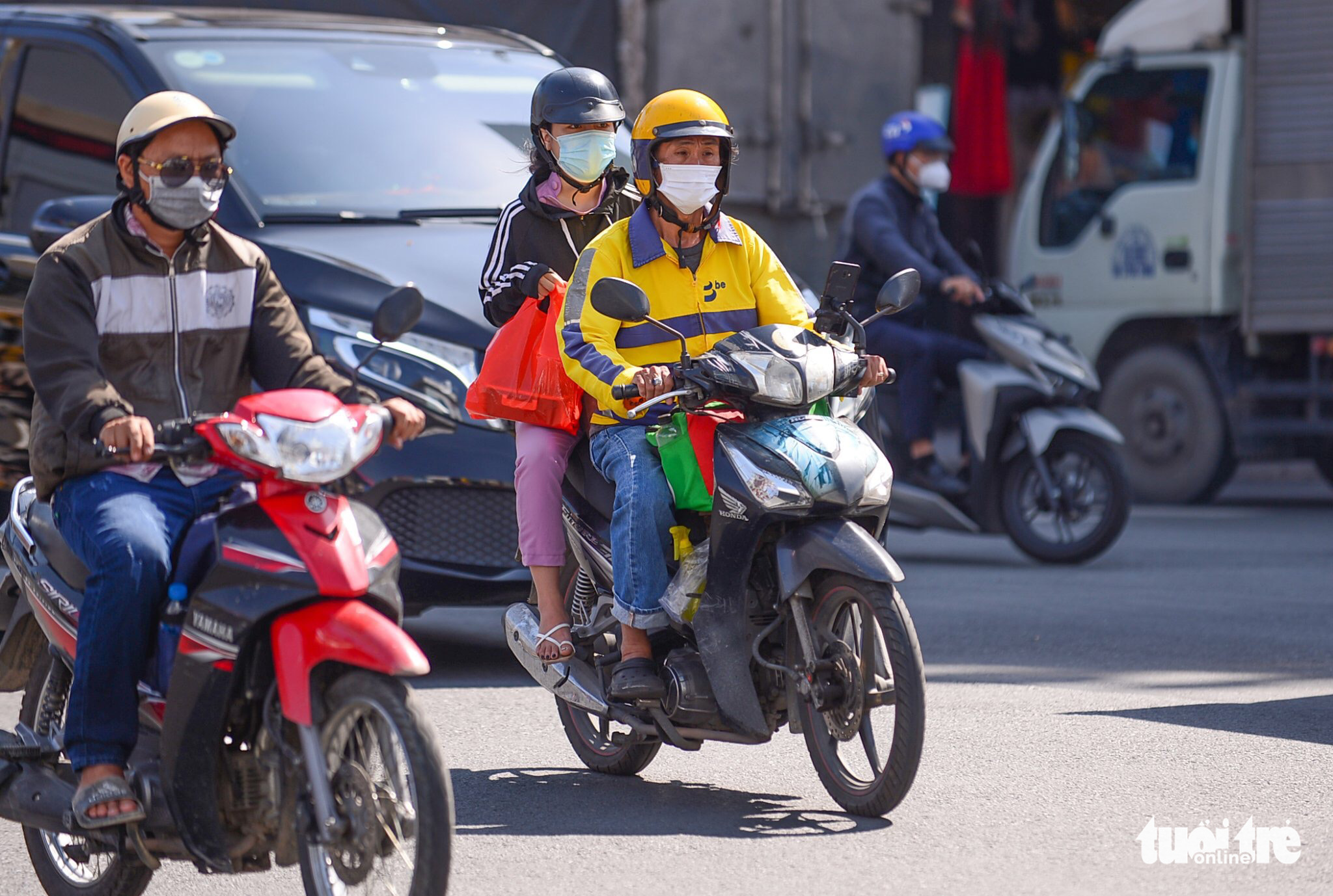 Soaring fuel prices torment app-based drivers in Ho Chi Minh City