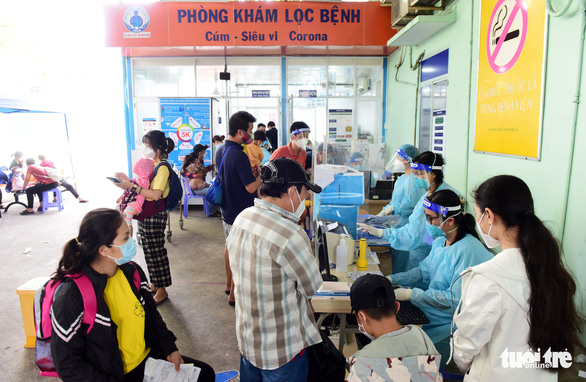 Vietnam health confirms 353,965 new COVID-19 infections