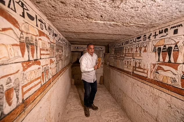 Egypt Unveils Five Ancient Tombs In Saqqara Necropolis | Tuoi Tre News