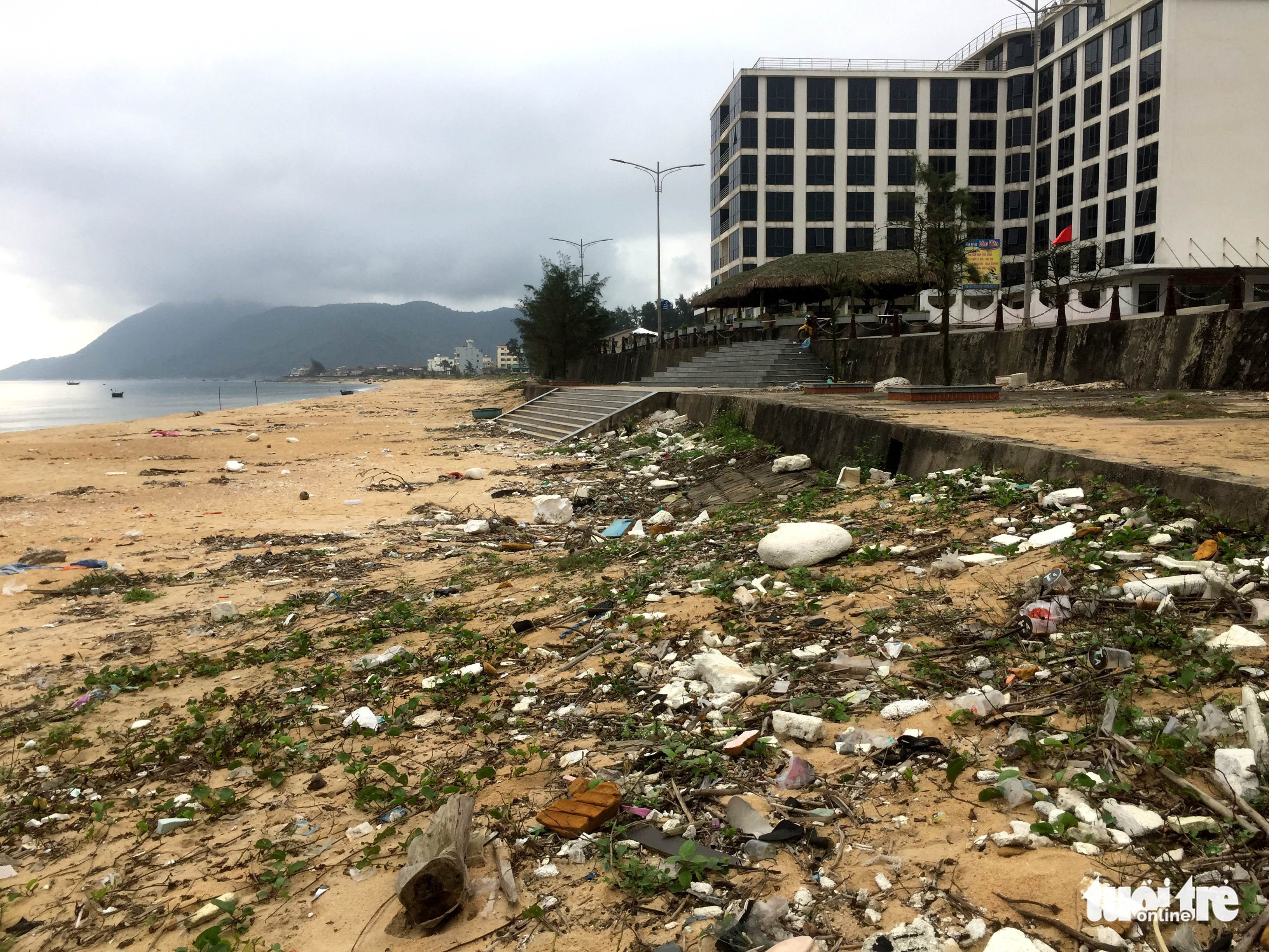 Trash fills beaches in Vietnamese province ahead of summer tourist season