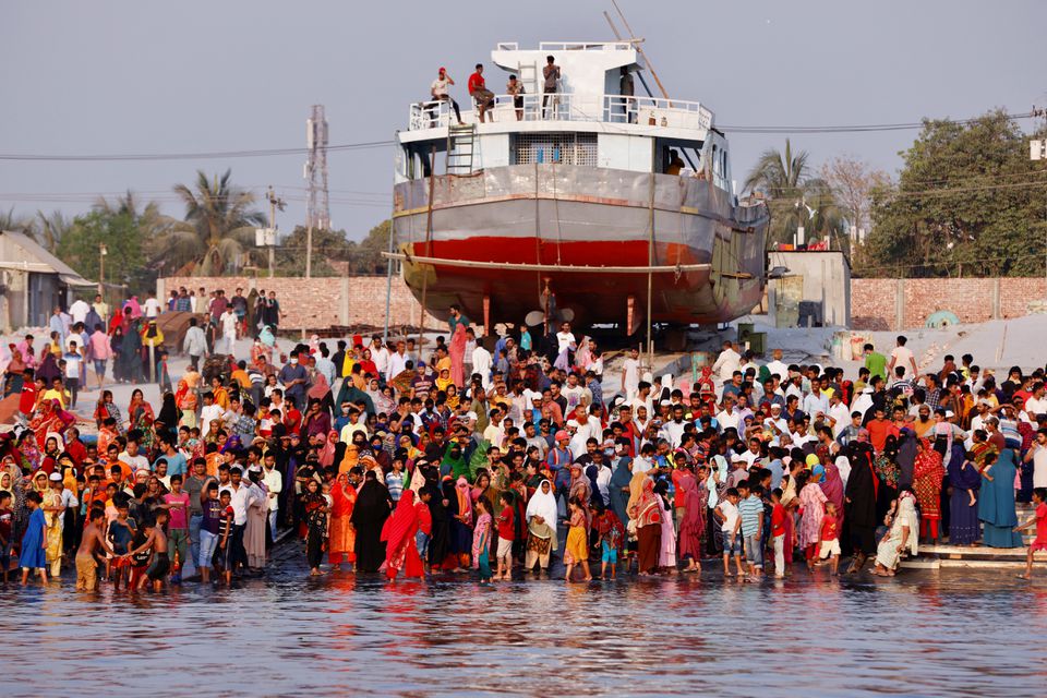 Five dead, dozens missing in ferry accident in Bangladesh