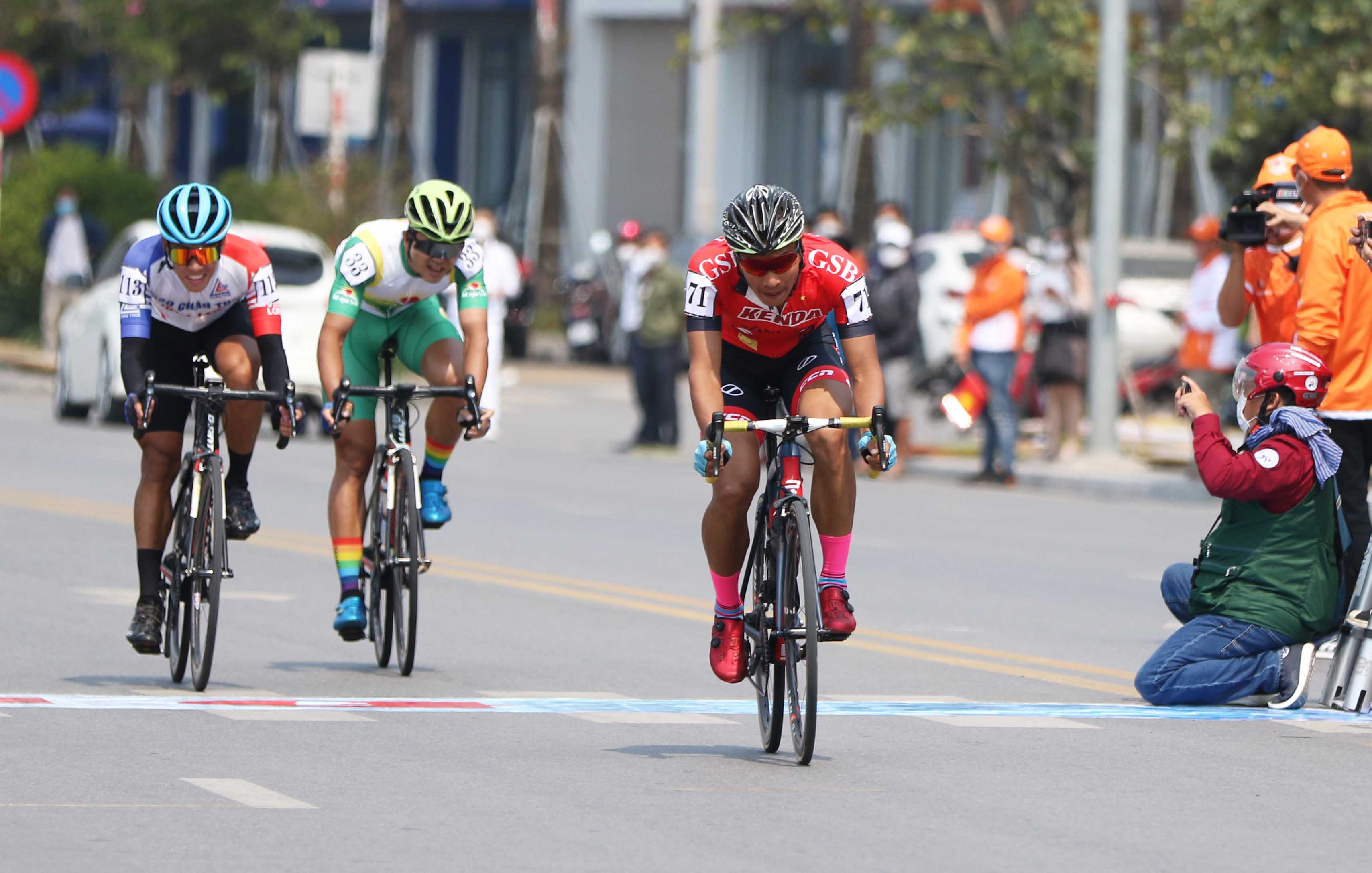 Mongolian racer claims surprising stage win at Vietnamese cycling competition as strong candidates go wrong way