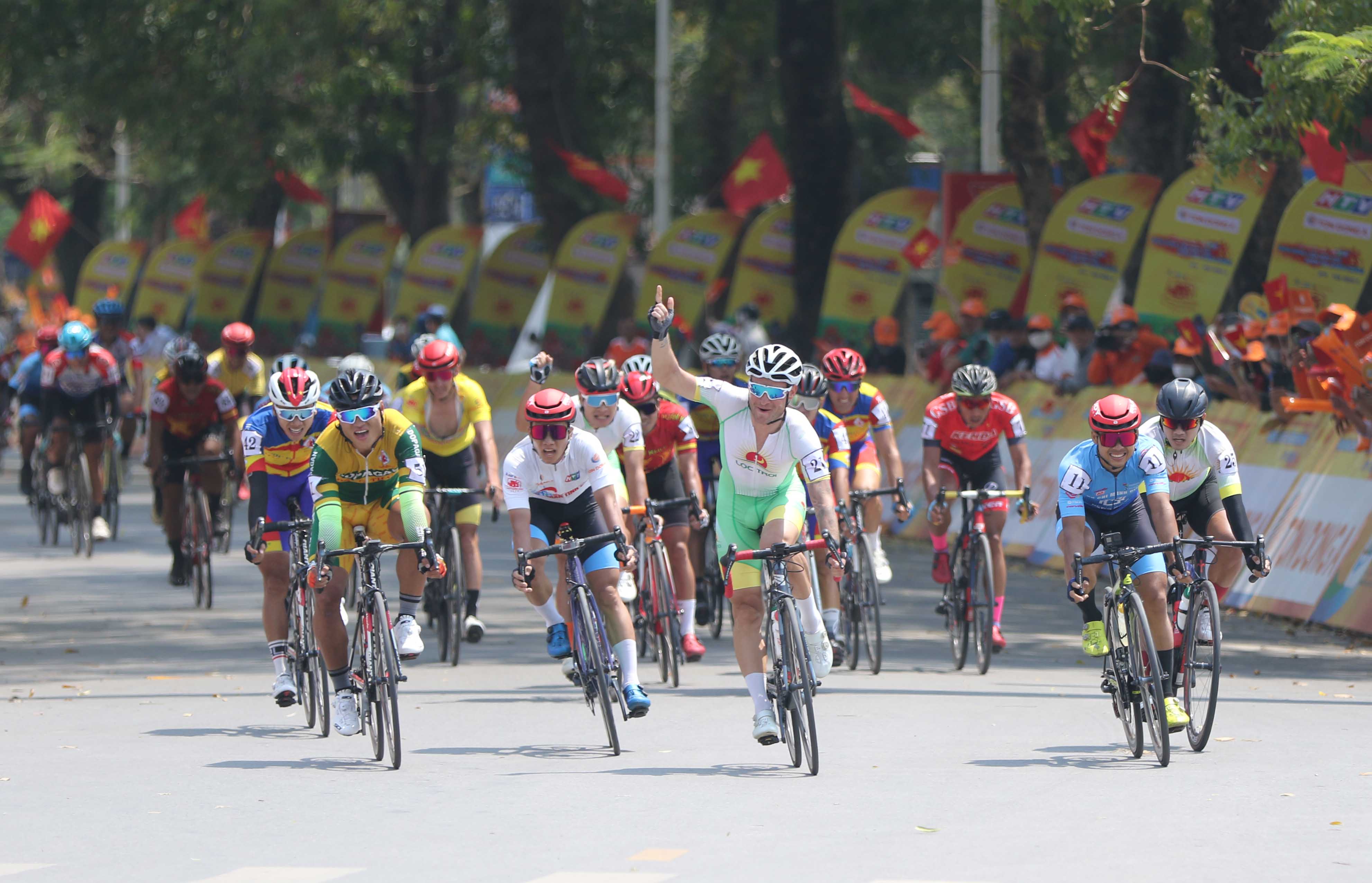 Russian cyclist sprints to victory in 3rd stage of Vietnam cycling race
