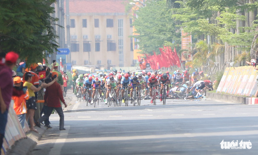 Many injured in accident near finish line in 5th stage of Vietnam’s national cycling race
