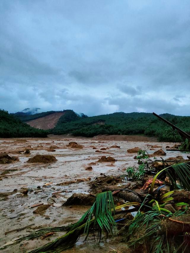 Tropical storm Megi hits Philippines, leaving at least 25 dead