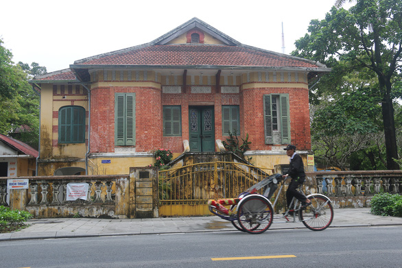 Vietnam's Hue City proceeds with relocating century-old French villa