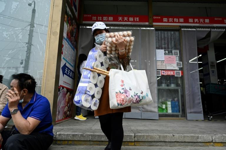 Beijing COVID-19 spike prompts mass testing, panic buying