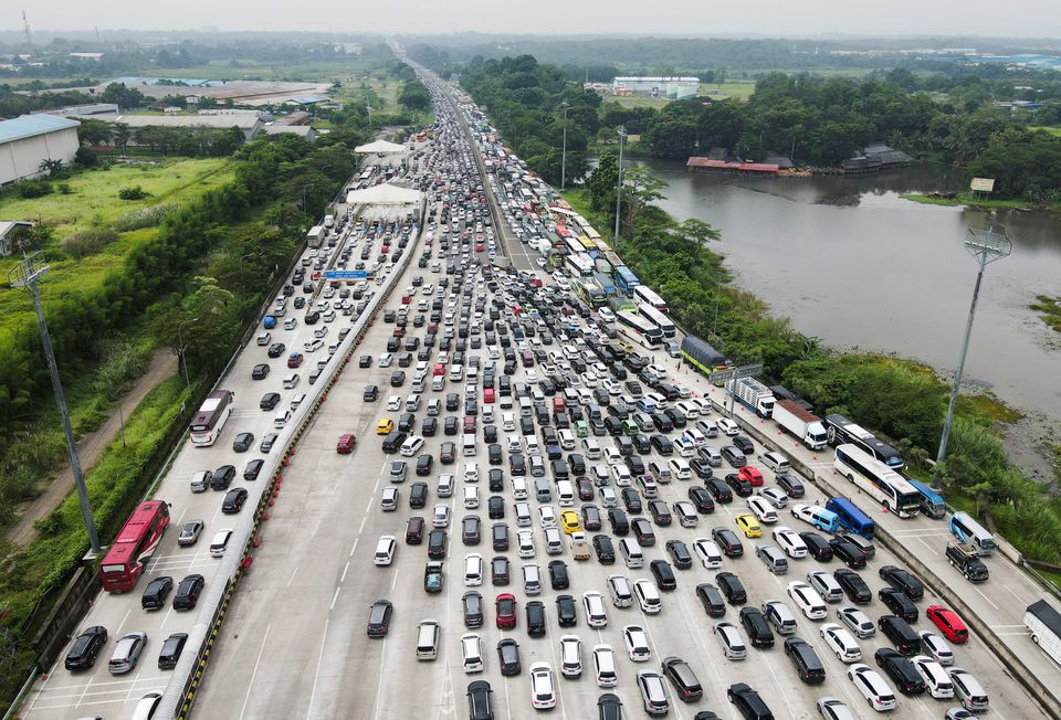 Huge traffic jams as Indonesia's Eid al-Fitr holiday exodus starts
