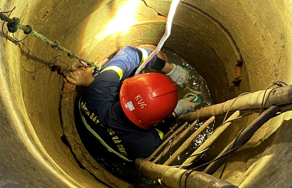 Man rescued after being trapped for hours in well in Vietnam