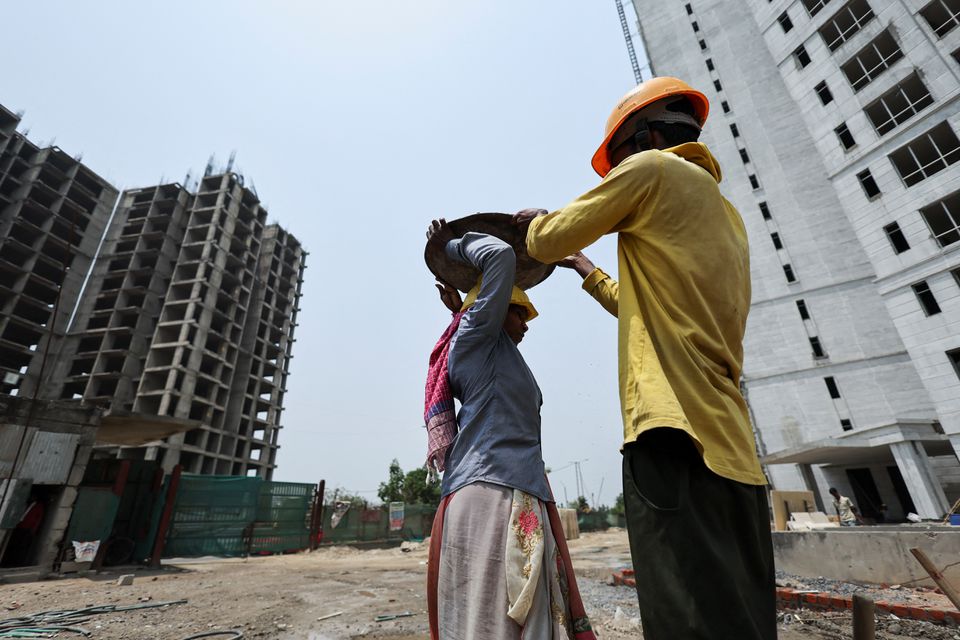 Poor workers bear the brunt of India's heatwave