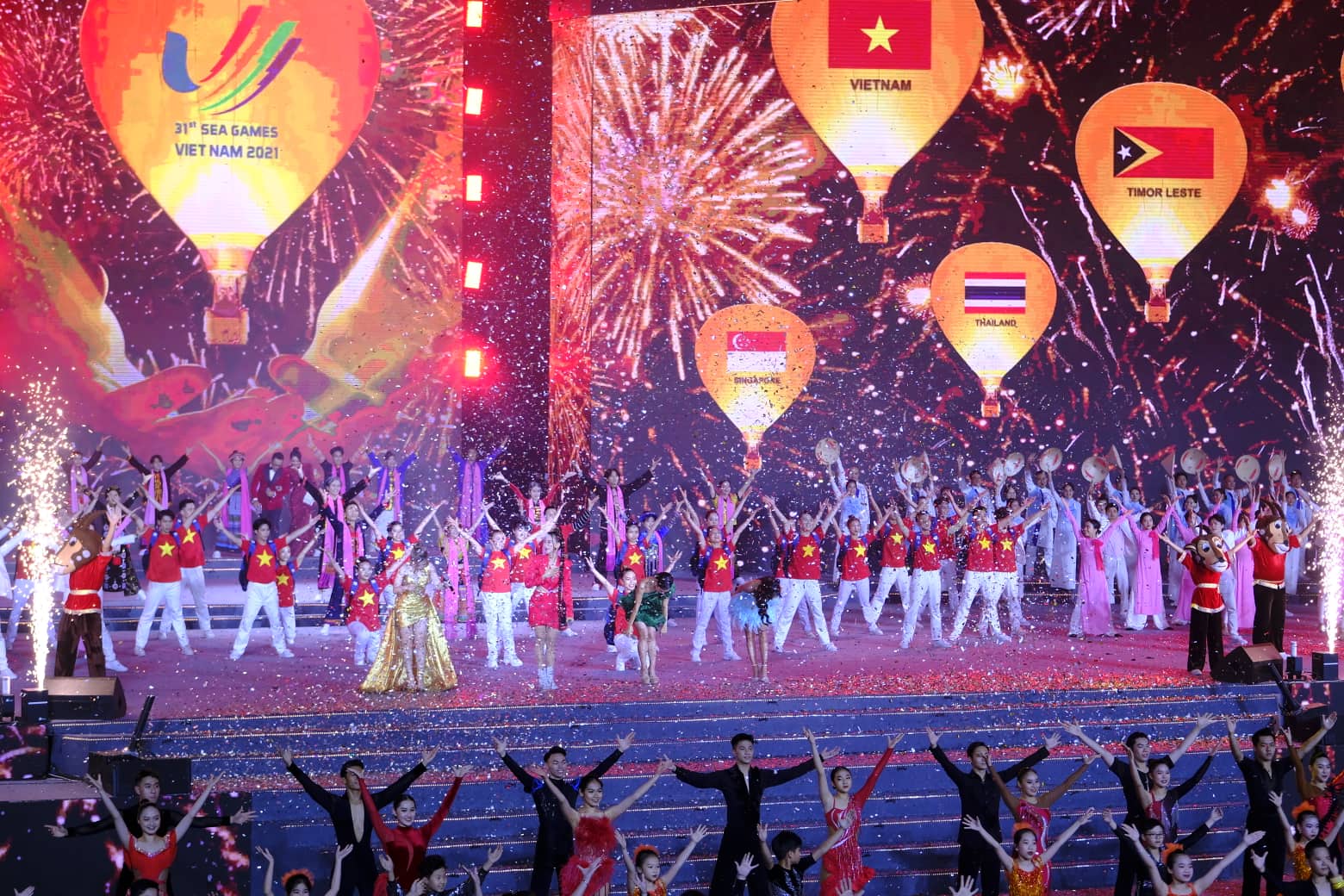 31st SE Asian Games close in Hanoi