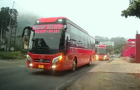 Sleeper bus drivers booked for careless driving on mountain pass in Vietnam’s Central Highlands