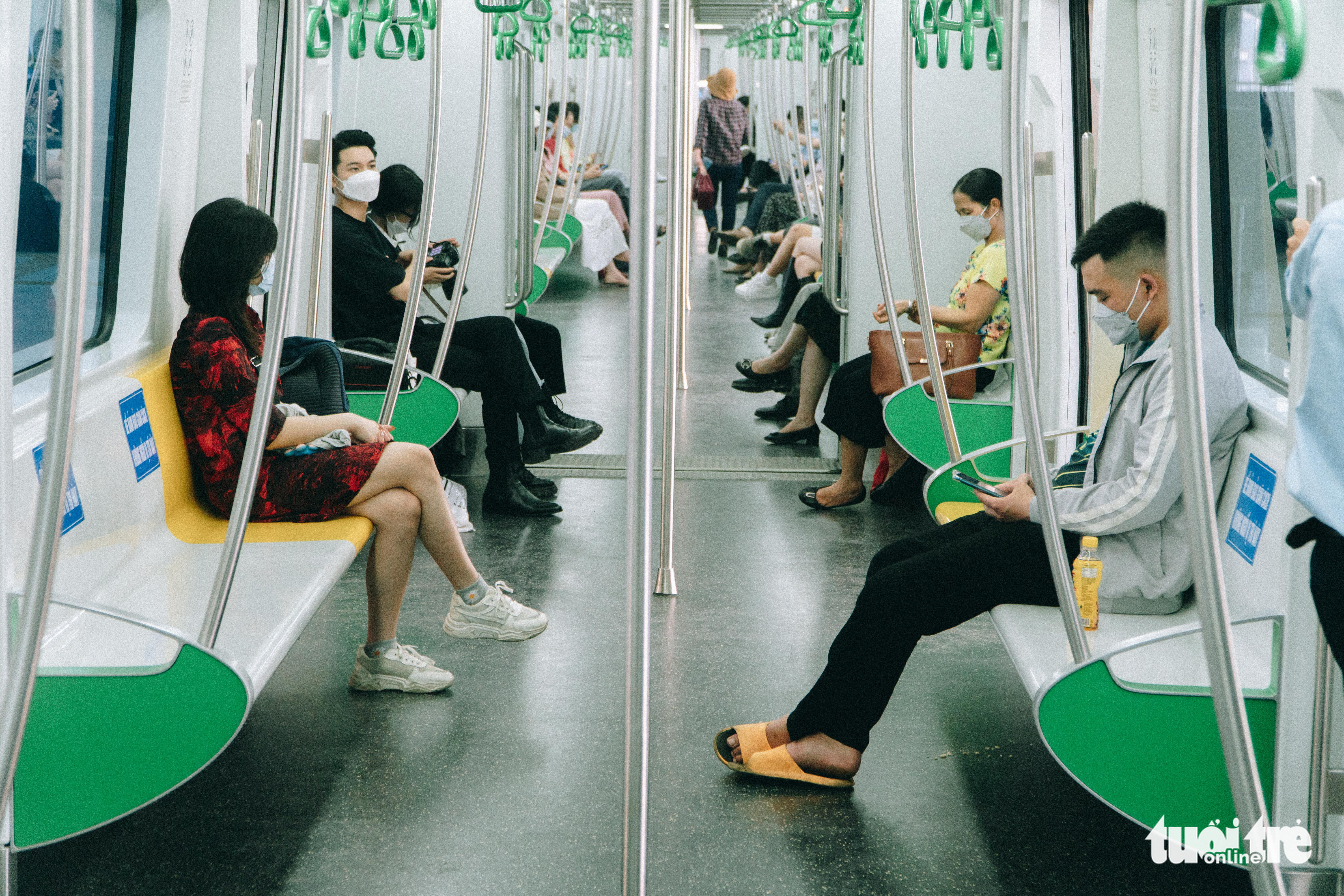 Passengers allowed to carry folding bicycles on Hanoi’s first metro line