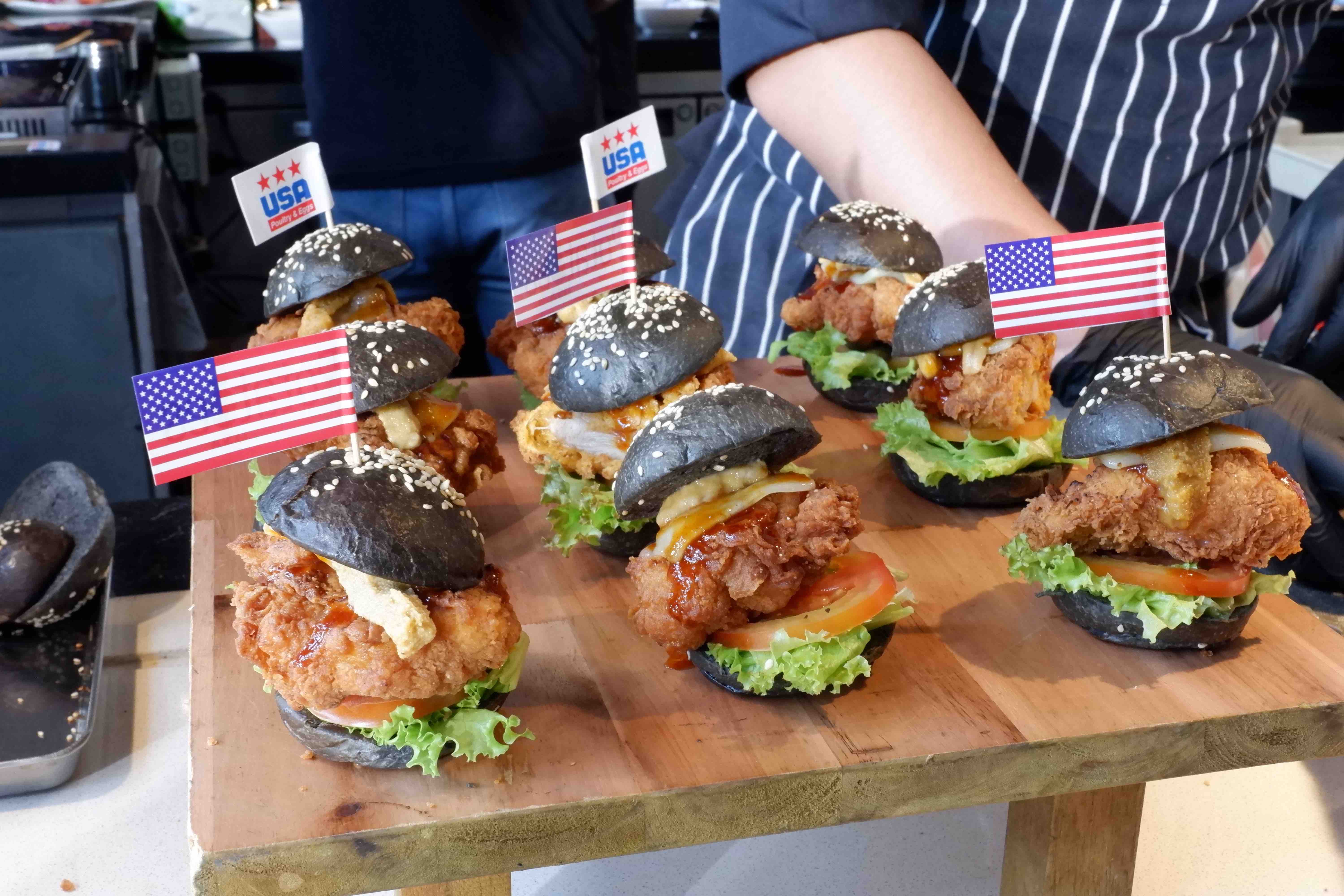 Burger show hits Ho Chi Minh City to promote U.S. agricultural products