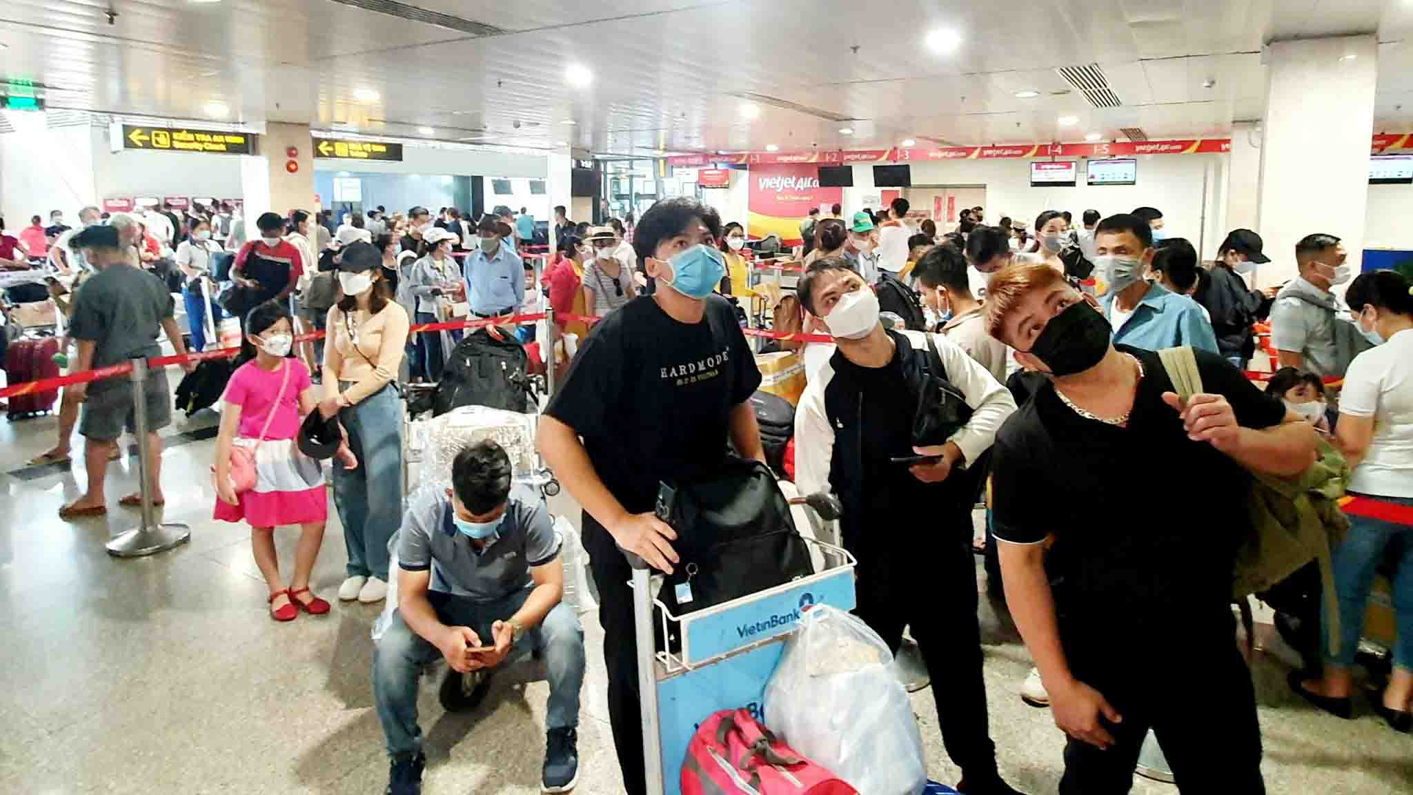 Airfares, travel demand skyrocket during summer holiday in Vietnam