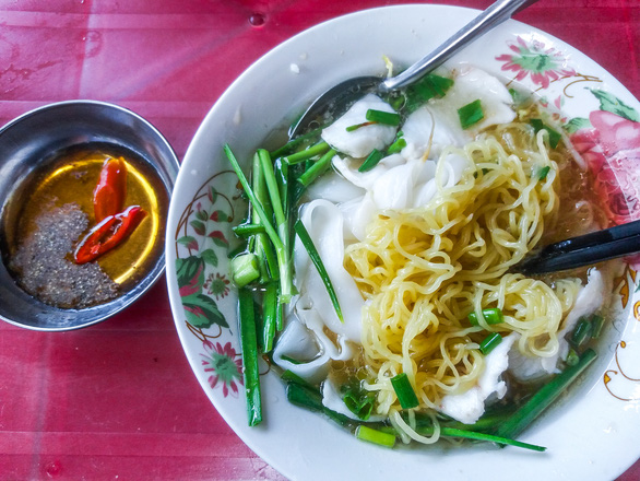 70-year-old 'hu tieu mi' stall in downtown Ho Chi Minh City