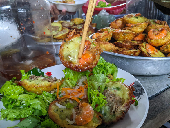 This 40-year-old ‘banh khot’ stall in Ho Chi Minh often sells out in just one hour