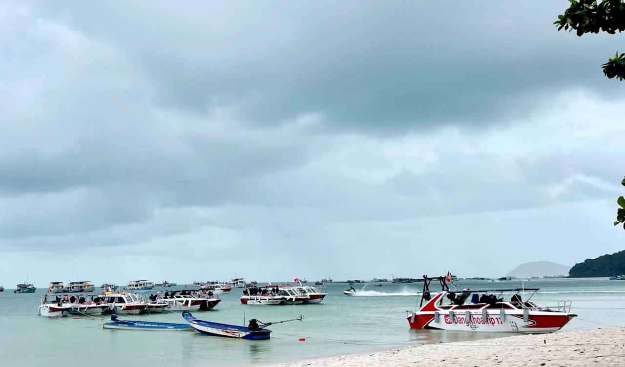 Tourism services suspended due to bad weather in Phu Quoc