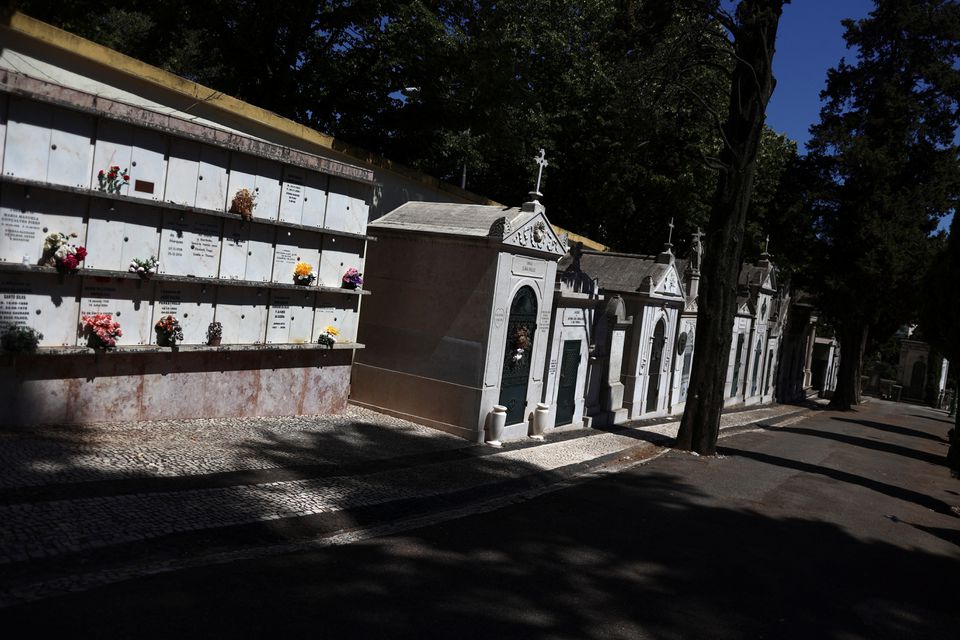 Portugal reports more than 1,000 heat-related deaths