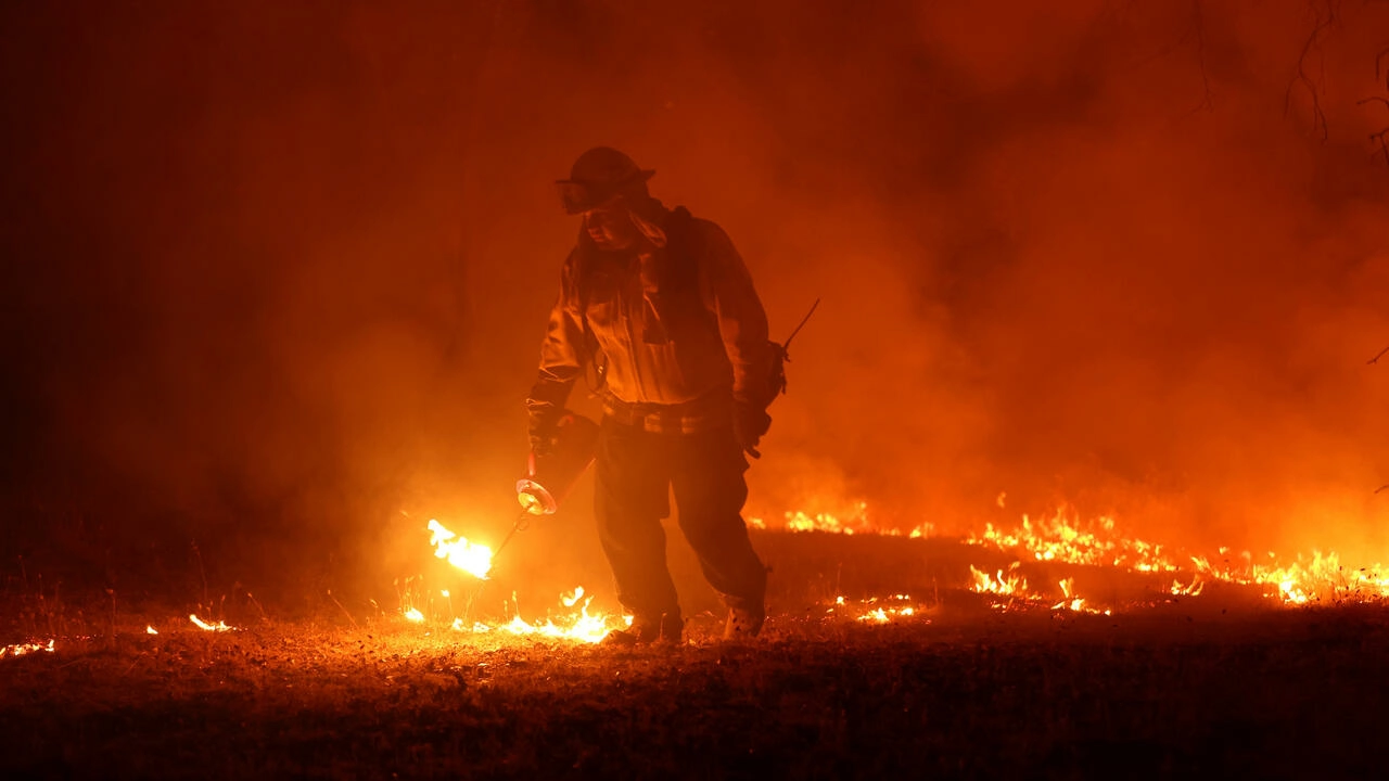 US heat wave soars as California wildfire rages