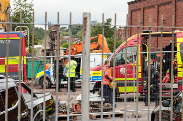 Vietnamese migrants found dead in disused mill in UK