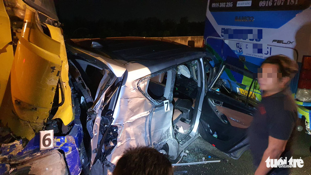 Pile-up between 9 vehicles leaves many injured on Ho Chi Minh City expressway