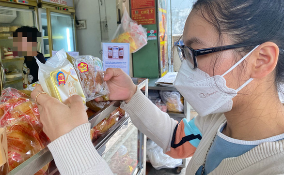 Dirt-cheap Chinese mooncake imports swarm Vietnamese market